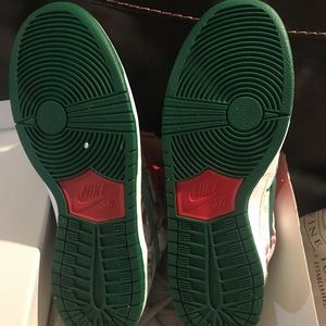 Ugly Christmas sweaters Nike sb